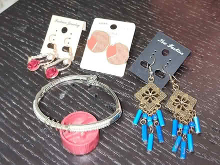 Photo of free Earrings, hp strap, cutlery (Braddell mrt stn) #1