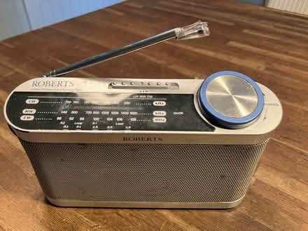 Photo of free ROBERTS FM/AM portable radio (Weston Park BA1) #2