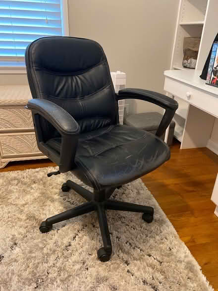 Photo of free Comfortable desk chair (Argonne Dr Fairfax VA. 22032) #1