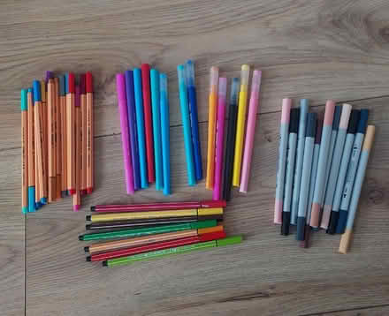 Photo of free Brush markers and fineliners (Dagenham RM10) #1