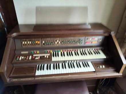 Photo of free full size electronic organ (Beckbury TF11) #1
