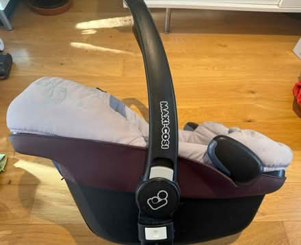Photo of free Maxi-Cosi Pebble infant car seat (Clapham North, SW9) #2