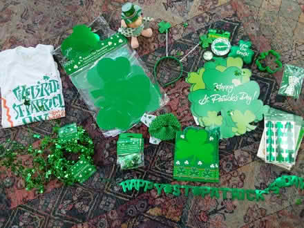 Photo of free St Patrick's Day novelties (Bloor/West Mall) #1