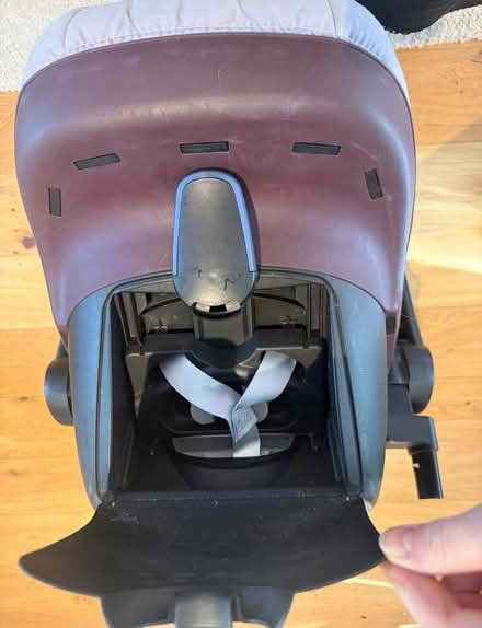 Photo of free Maxi-Cosi Pebble infant car seat (Clapham North, SW9) #4