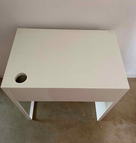 Photo of free Small white ikea desk (Potten End HP4) #2