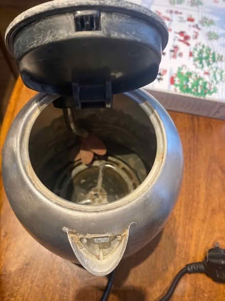 Photo of free Kettle (old, leaking) (Raynes Park (SW20)) #4