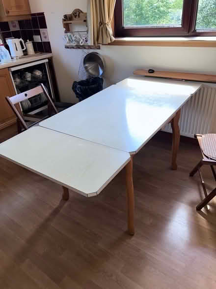 Photo of free Extending Kitchen Dining table with leafs that slide in (Blairgowrie PH10) #1