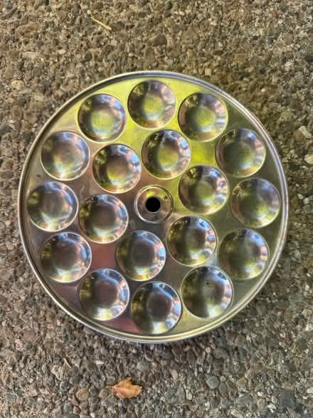 Photo of free Small stainless steel idli plate (1075 Valencia Avenue) #1
