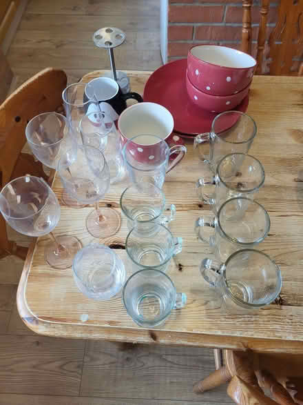 Photo of free Plates, bowls, glasses, glass cups, mug, tooth brush holder (West Bletchley MK3) #2