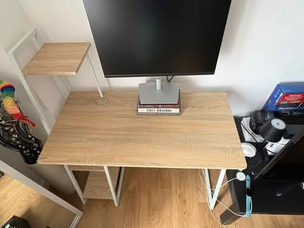 Photo of free desk available for pickup (E3 3gw) #2