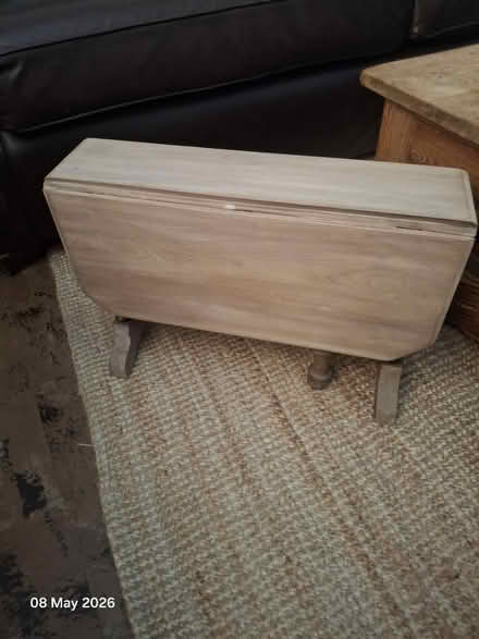 Photo of free Wooden little Antique table (TW10 Ham) #1