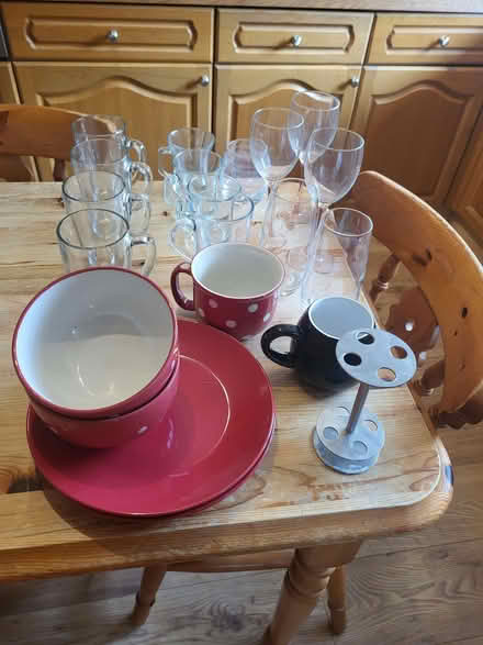 Photo of free Plates, bowls, glasses, glass cups, mug, tooth brush holder (West Bletchley MK3) #1