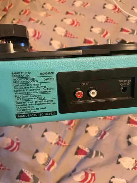 Photo of free Victrola suitcase record player (East Dallas) #2