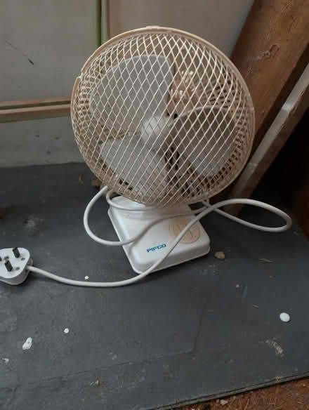 Photo of free Small desk fan (Ermin Park GL3) #1