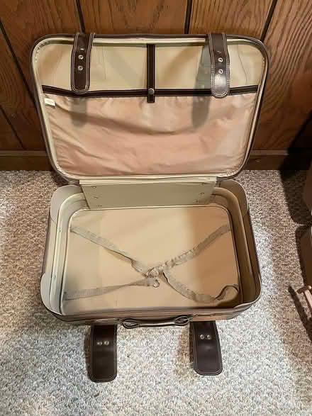Photo of free UUnmatched Luggage. Two(2) pieces (buchanan, ny 10511) #3