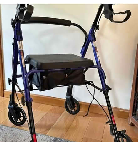Photo of Rollator with seat (Boston) #1