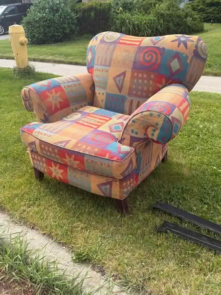 Photo of free Chair (Hwy 7 and 9th Line Markham) #3