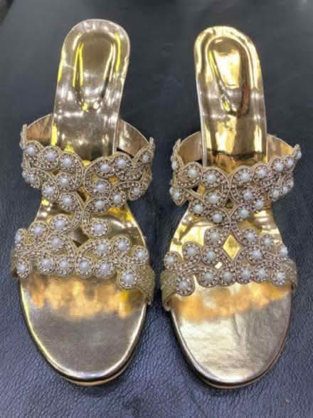 Photo of Women heels size 8.5 (L6Y 3M9) #1