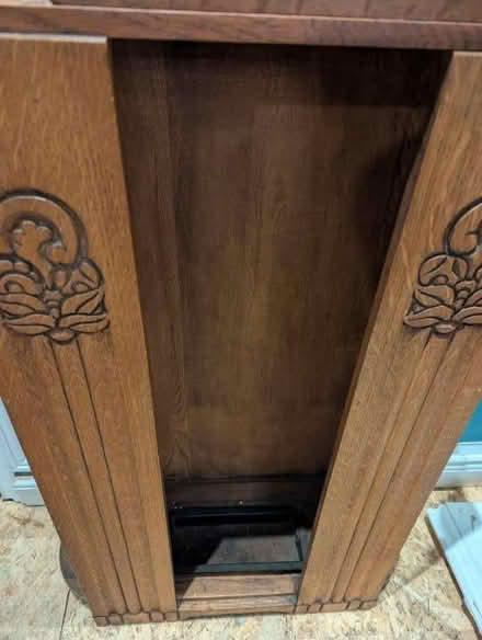 Photo of free Antique hallway stand (Richmond, TW9) #4