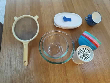Photo of free Various kitchen bits (Woking GU22) #1