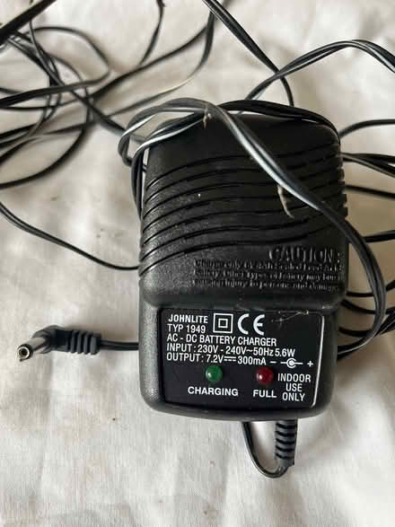 Photo of free Assorted charging leads (Shirley, Croydon) #2