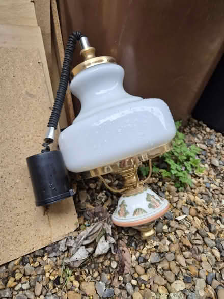 Photo of free Old school light fitting (Tewin) #1
