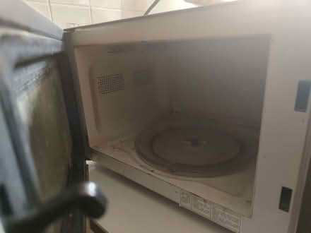 Photo of free Microwave (Hoxton N1) #1