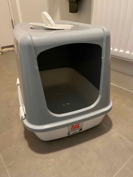 Photo of free Cat loo with top, flap and scoop (Gallows Bridge EX1) #1