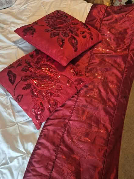Photo of free Sparkly red cushions and runner (Dunfermline KY11) #1