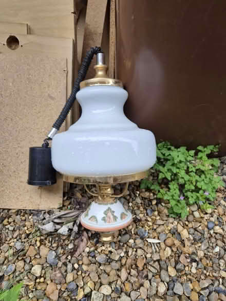 Photo of free Old school light fitting (Tewin) #2