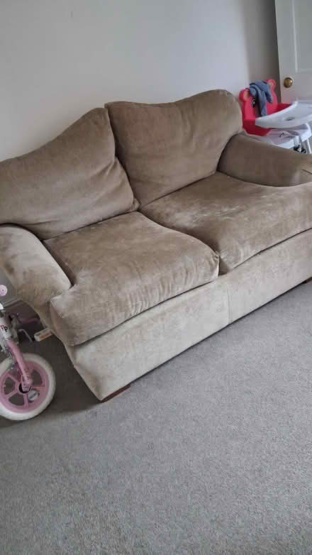 Photo of free Sofa (DE22) #1