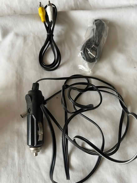 Photo of free Assorted charging leads (Shirley, Croydon) #3