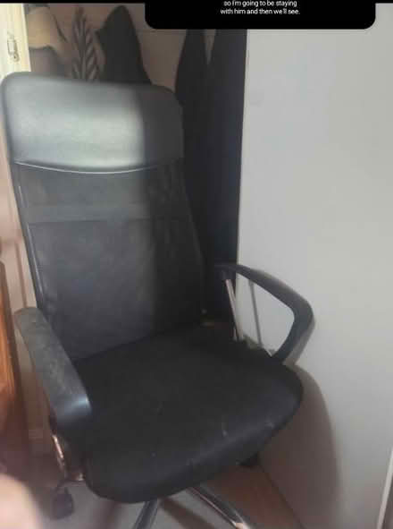 Photo of free Desk chair (Hillbrook road) #1