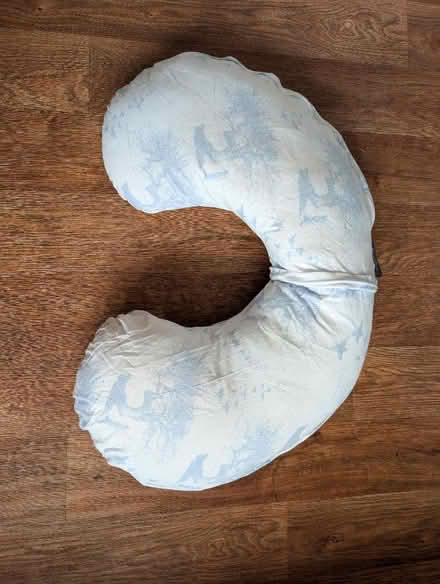 Photo of free Bella Moon 3in1 pregnancy pillow with breastfeeding support (Rawdon LS19) #4