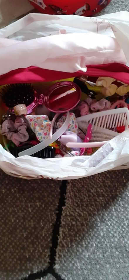 Photo of free Girls hair accessories (RG6) #1