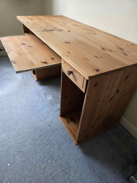Photo of free Pine work desk: 140 x 60 x 76cm (Mannings Heath, RH13) #4