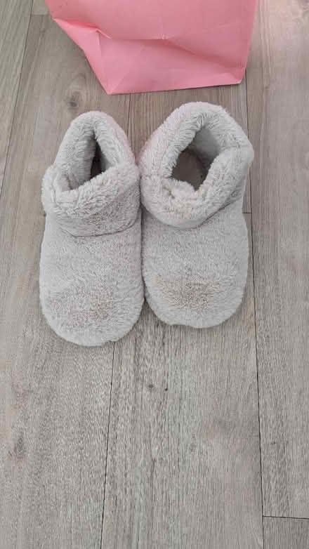 Photo of free Slipper boots M (Argall Avenue Industrial Estate E10) #1