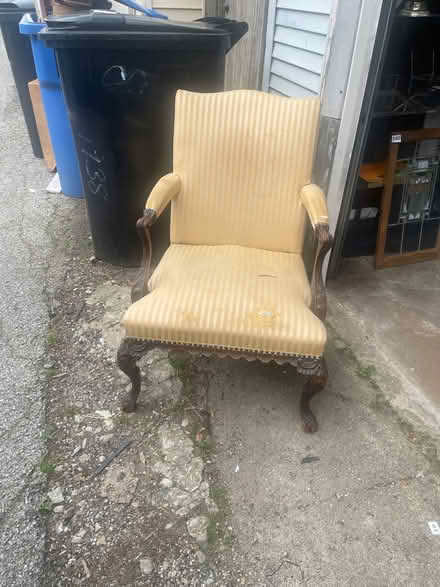 Photo of free vintage chair (Roscoe village) #1