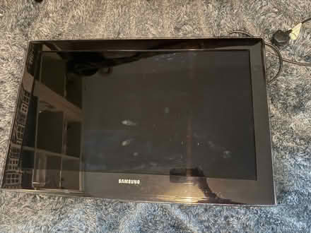 Photo of free 32 inch tv (Kingswood SS16) #1