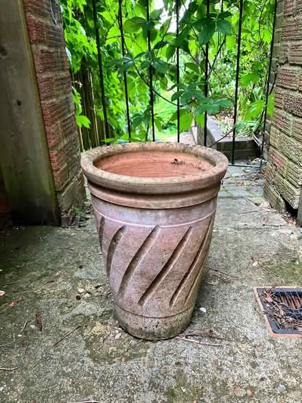 Photo of free Terracotta plant pots (x2) (CR8) #3