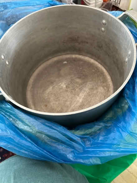 Photo of free Heavy duty metal pan no lid (NW9 - Brent) #1