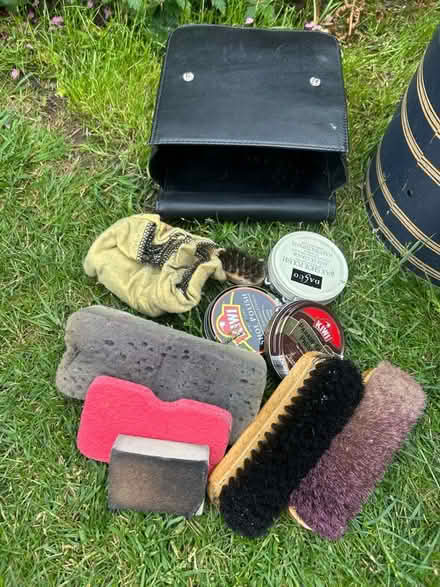 Photo of free Shoe-polishing kit (Lavender Hill SW11) #1
