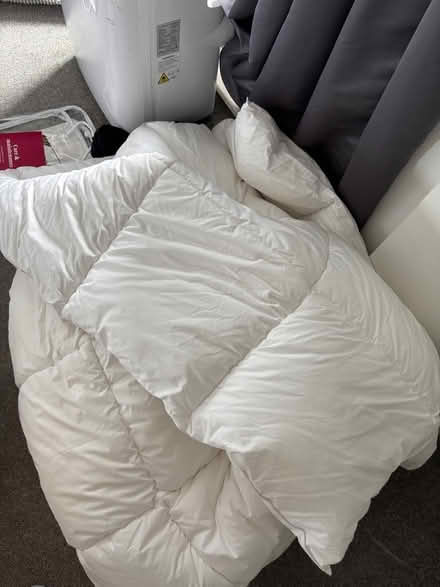 Photo of free Dusk Super king duvet 13.5 tog (Chalk Hill HA9) #2
