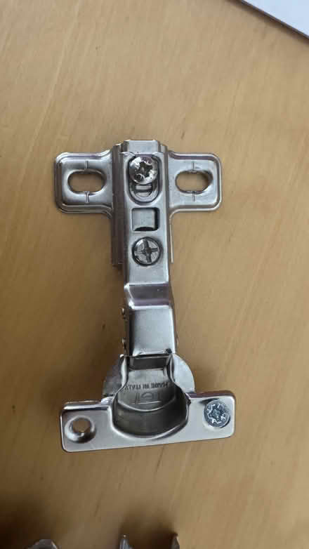 Photo of free Hinges/clips (Witney OX28 Deer Park) #1