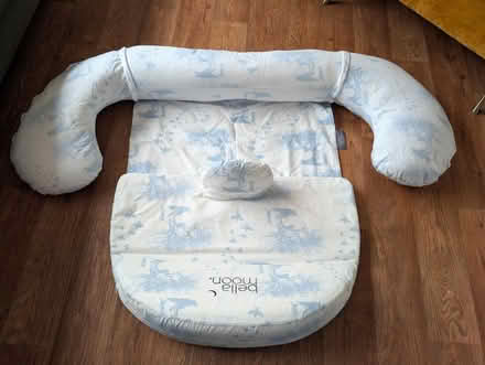 Photo of free Bella Moon 3in1 pregnancy pillow with breastfeeding support (Rawdon LS19) #1