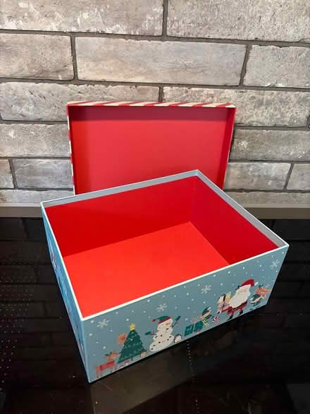 Photo of free Cardboard Christmas gift box (Tilehurst RG30) #3