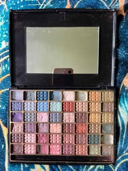 Photo of free Eye shadows pallet (Waterlooville PO8) #1