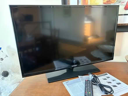Photo of free SAMSUNG LED TV 32” + extras (San Carlos-El Camino near Hull) #1