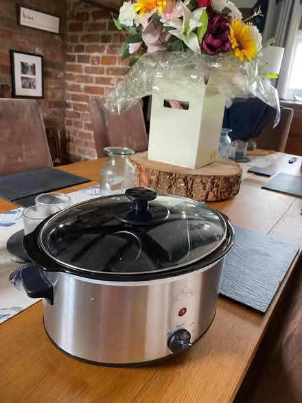 Photo of free Medium Sized Slow Cooker (Horton SY4) #1