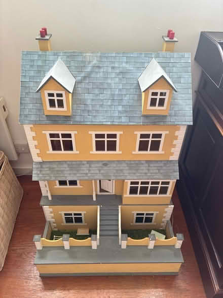 Photo of free Dolls house (SW13) #1